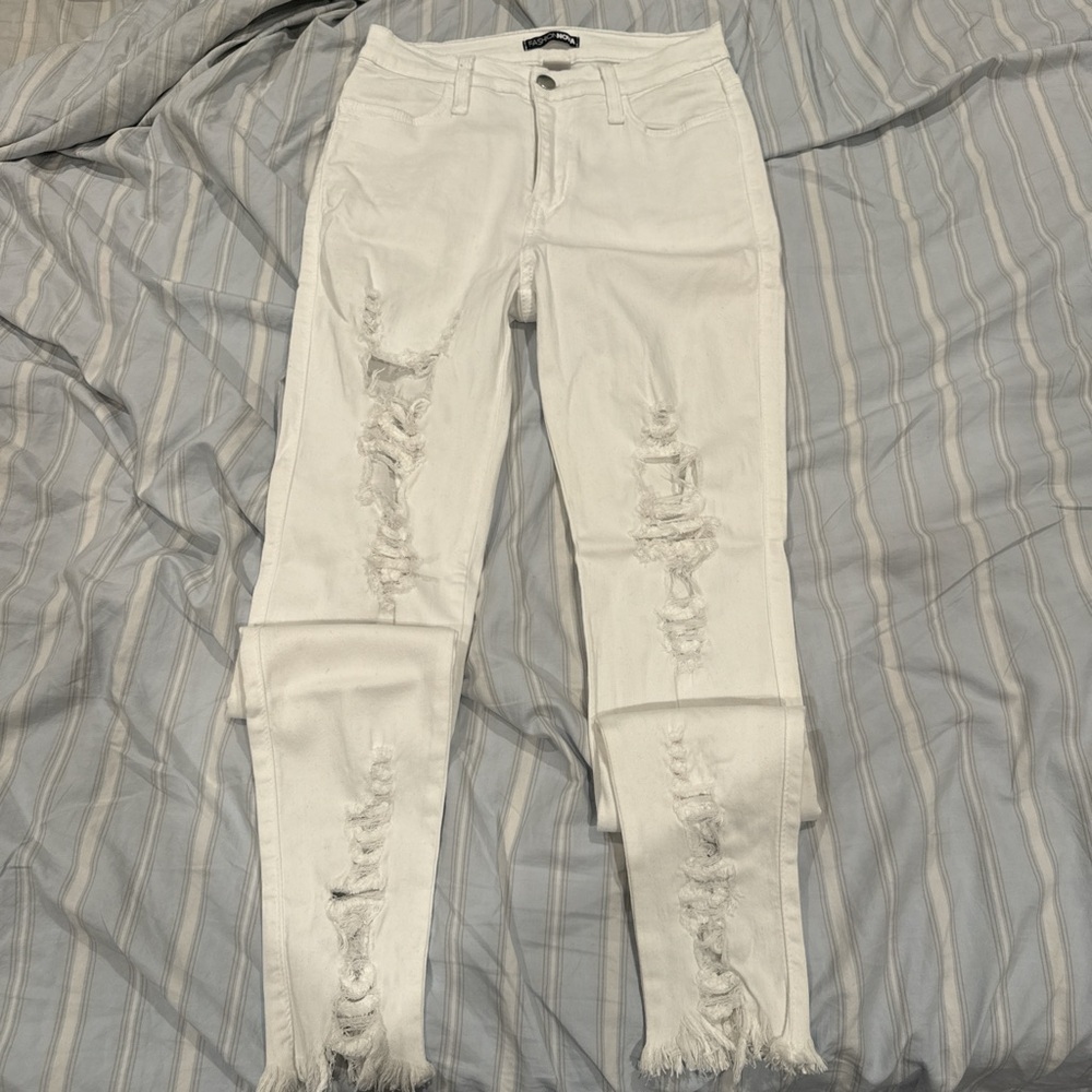 Fashion nova ripped jeans